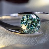 nhan-kim-cuong-mau-xanh-Moissanite