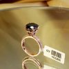 nhan-nu-phong-thuy-n1082-tu-an-moissanite