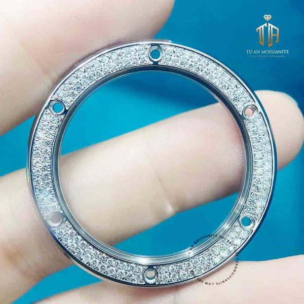 dong-ho-hublot-do-kim-cuong-nhan-tao-moissanite-cao-cap-taj-w1001-tu-an-jewelry.