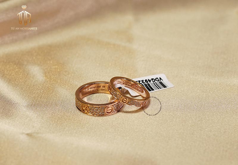 nhẫn cưới cartier đính kim cương nhân tạo Moissanite