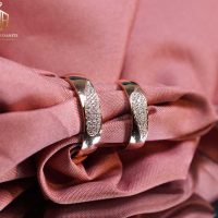 deo-nhan-cuoi-nhu-the-nao