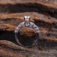 nhan-nu-moissanite-don-gian-taj-n2667