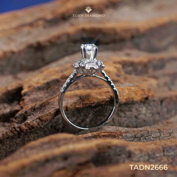 nhan-nu-moissanite-o-dai-hoa-tieu-cuc-taj-n2666
