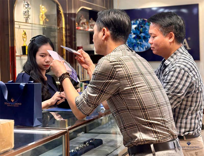 mua-kim-cuong-nuoi-cay-tai-tu-an-diamond