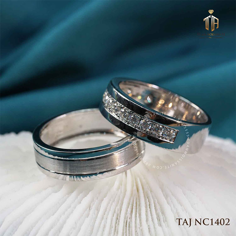 nhan-cuoi-tron-dinh-moissanite