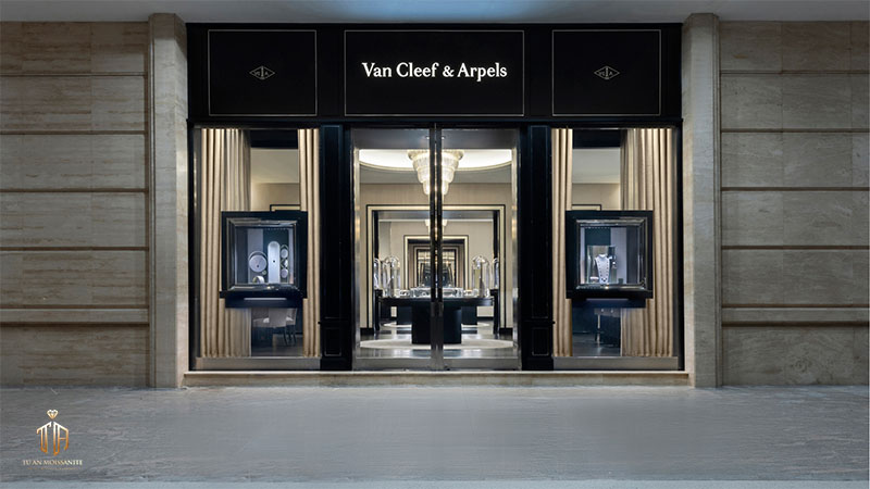 trang-suc-van-cleef-&-arpels-cua-nuoc-nao