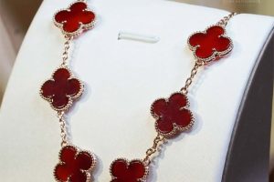 Top 5 Mẫu Vòng Van Cleef Đẹp Nhất Mọi Thời Đại
