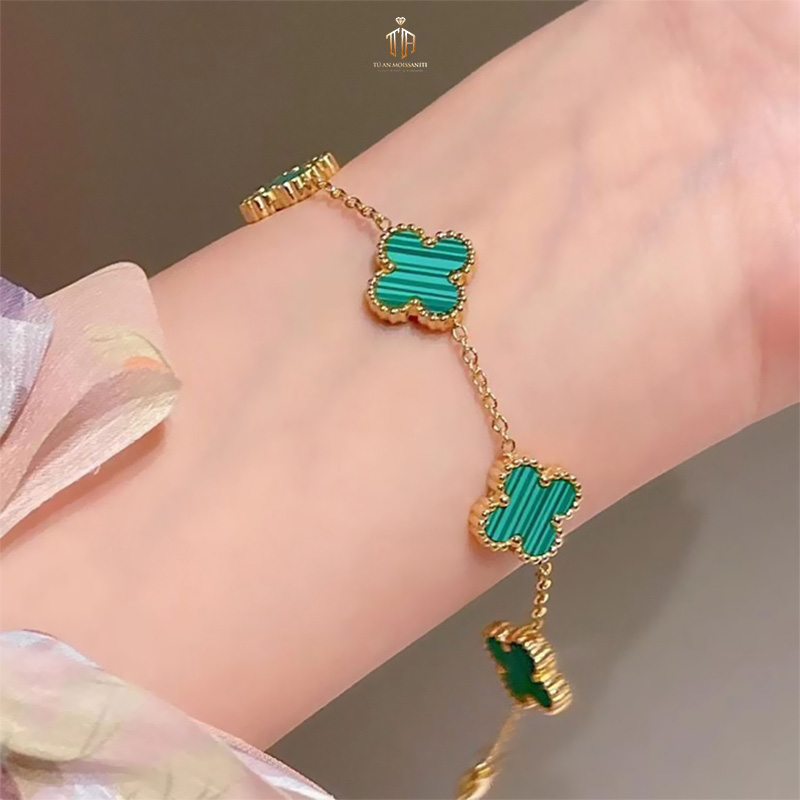 vong-tay-van-cleef-gia-bao-nhieu