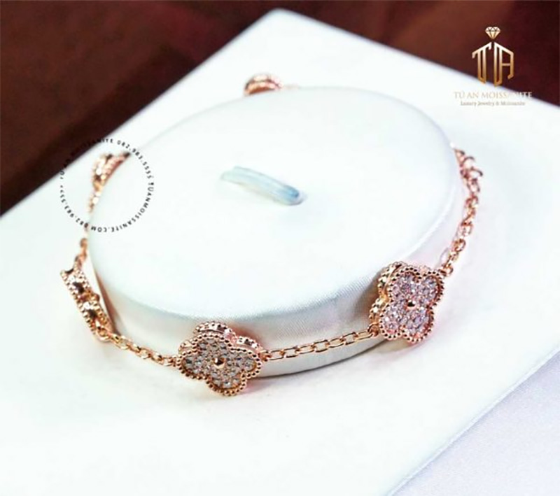 vong-tay-van-cleef-sweet-alhambra