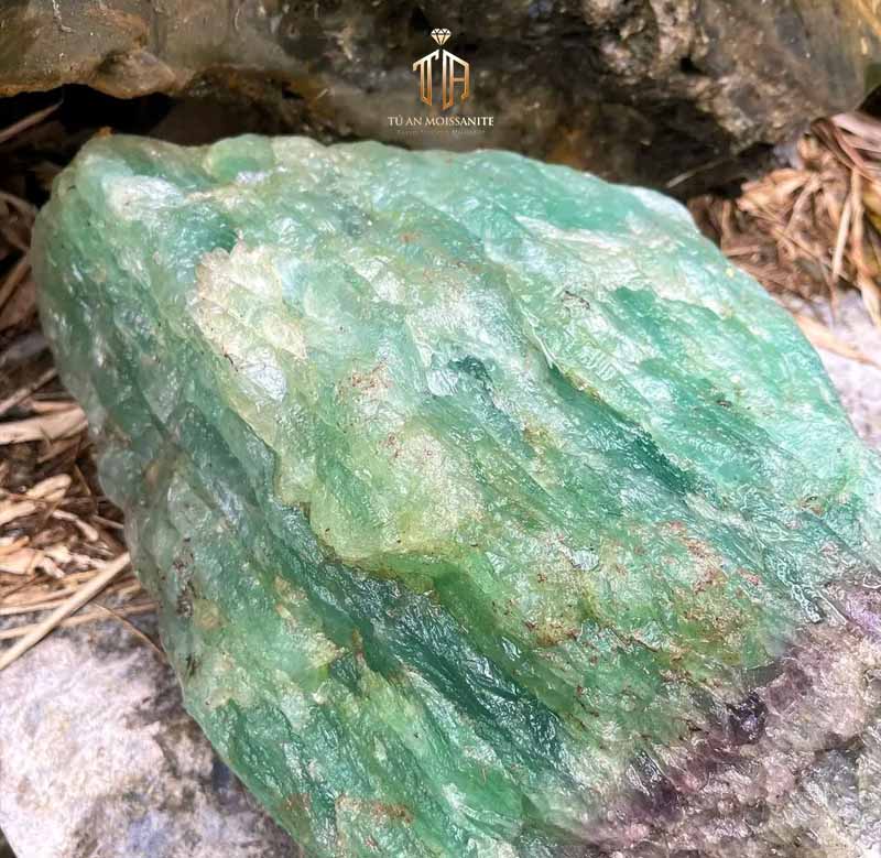 phan-biet-fluorite-that-gia